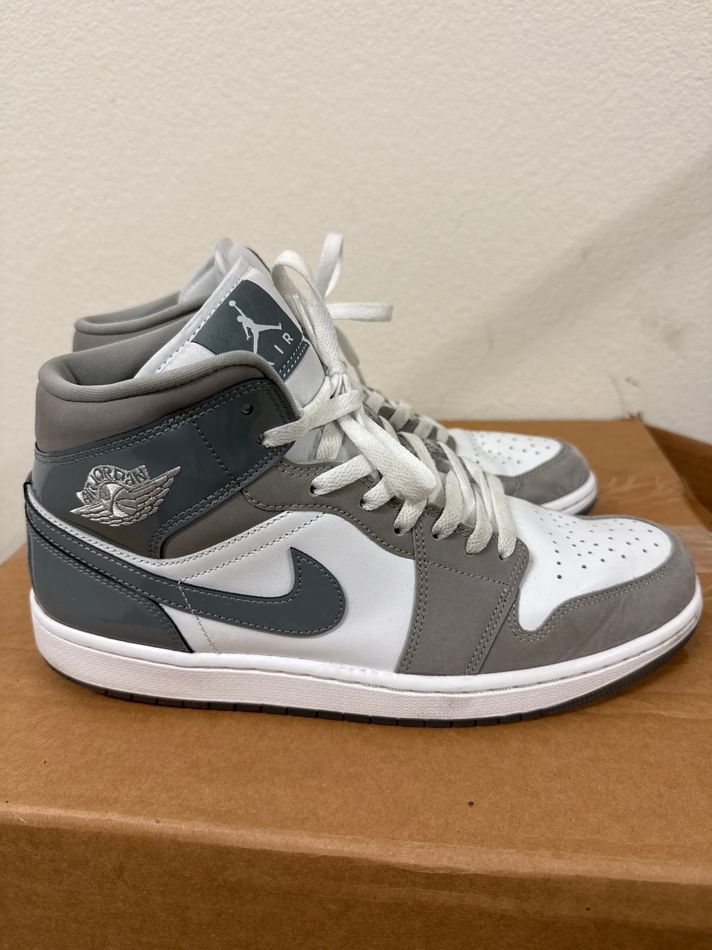 Nike Air Jordan 1 Mid SE Patent Cool Grey