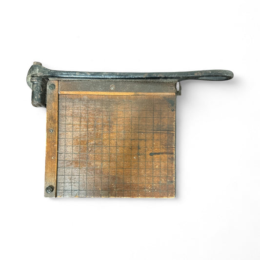 VINTAGE PHOTO TRIMMING BOARD